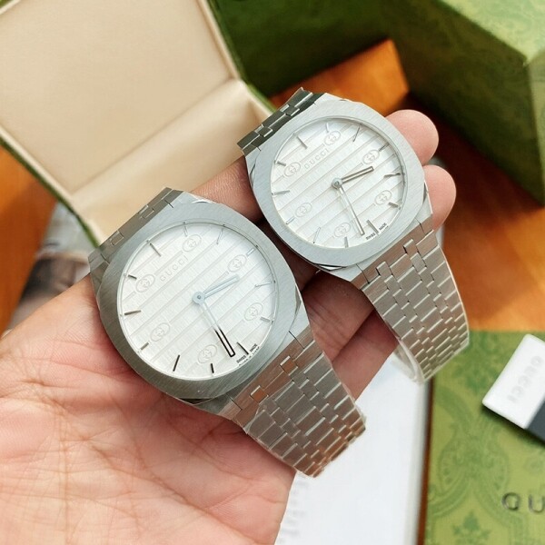 위핑,구찌 인터로킹 남녀공용 38mm & 34mm 메탈커플시계 YA163407